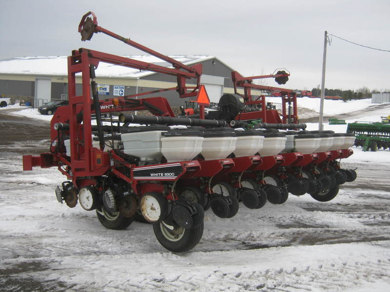 Planting Equipment  White 6346 Planter  Photo